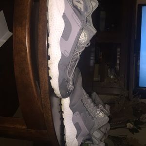 Nike air huarache size 10